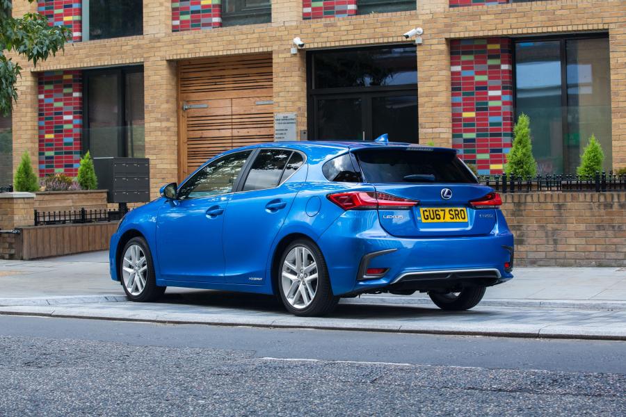  Lexus CT200h 2017 года  (UK) (фото 25 из 38)